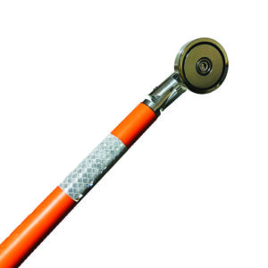 Bastón magnético Safe-T-Stik de Adamar controlando carga suspendida de acero sin contacto